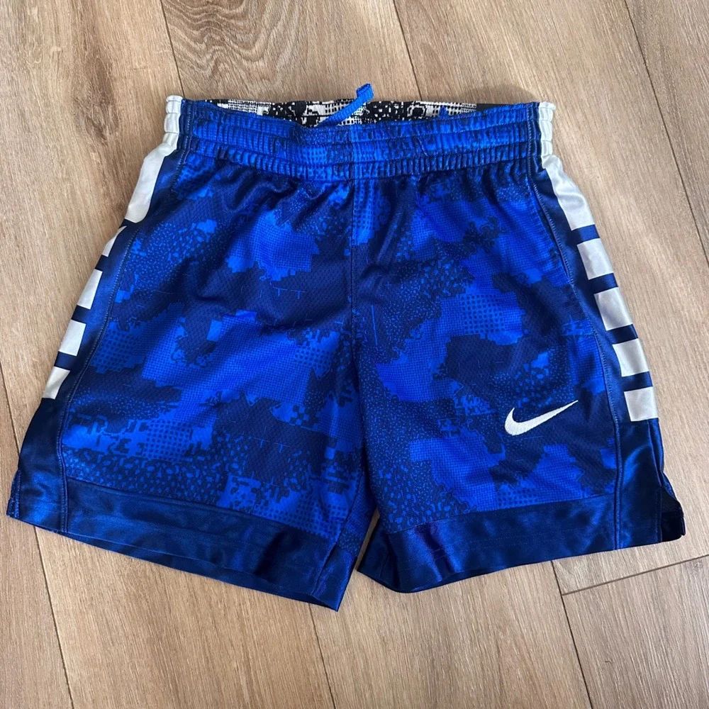Nike Boys Blue Digital Camo Basketball Shorts Standard Fit Size M NEW